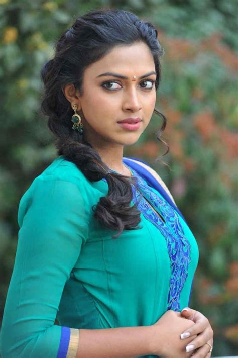 Amala Paul Anakha Neelathamara In Green Dress South Indian