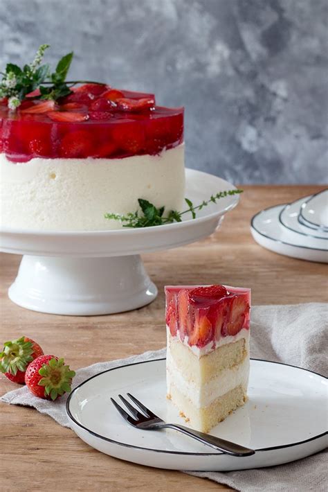 Käse-Sahne Torte mit Erdbeeren Culirena