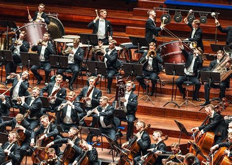 Photographer Creates Picture Of 100 Man Orchestra With The Same Person
