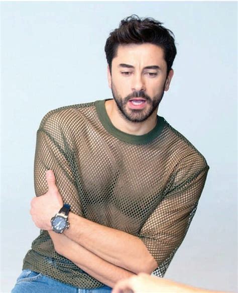 Modern bir aile içerisinde çok yönlü bir isim olan gökhan alkan, müzik ve spor ile profesyonel olarak ilgilenmek ile birlikte. Gökhan Alkan - Biyografya