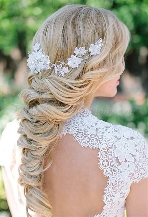 However, brides need to make sure that they sport a wedding hairstyle appropriate for a beach wedding so as not to have a muddled look. 20 Breezy Beach Wedding Hairstyles