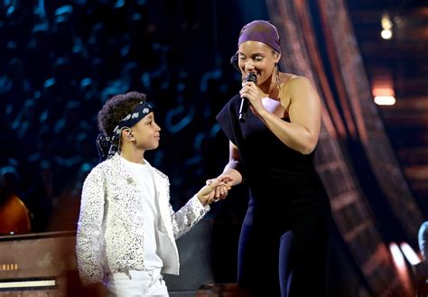 Alicia Keys And Her Sons Stole The Show At Iheart Radio Awards Angie