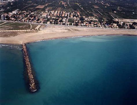 Sin duda, disfrutar de las estupendas playas de esta localidad es la propuesta de ocio más interesante. Playa de El Arenal, l'Arenal, Burriana | leonoticias.com