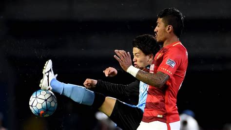 Er spielt auf der position центр. Paulinho e Alan brilham em goleada do Guangzhou pela Liga ...
