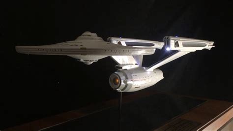 Star Trek Uss Enterprise Ncc 1701 Refita 1350 Model Kit Movie Quality
