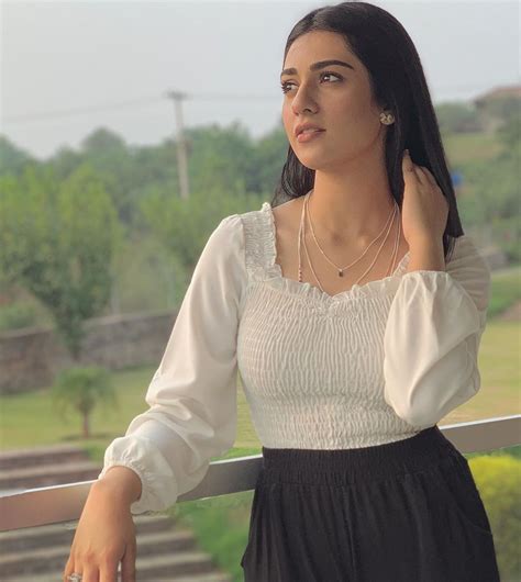 Sarah Khan Beautiful Pakistani Actress Photos In 2020 Pakistani Outfits Pakistani Actress