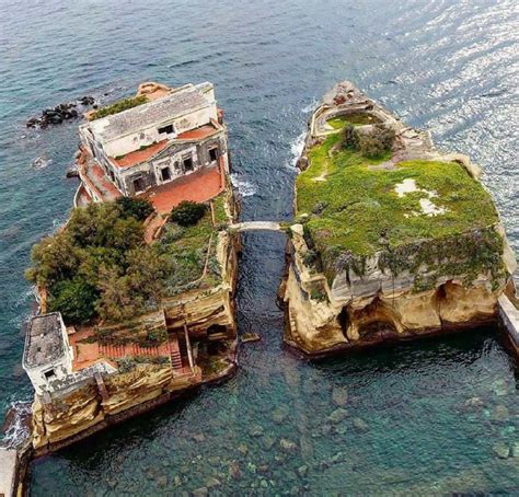 Το καταραμένο νησί της Ιταλίας Το Άστρος της θαλάσσης