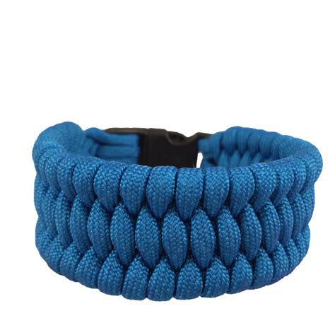 Braiding paracord has many uses, from making bracelets and necklaces to leashes for your puppy! Boa Paracord Bracelet Braid - How to make a Paracord Bracelet.com | Paracord bracelets, Paracord ...