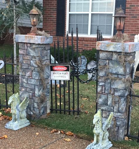 Created These Graveyard Entrance Columns From For Our Halloween Display