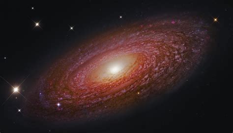 About 60% of the width of the milky way. Galaxia Espiral Barrada 2608 - NGC 4725 es una galaxia ...