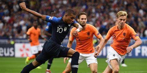 Roon derribó a evans y fue advertido. En VIVO: Holanda vs Francia por la UEFA Nations League ...