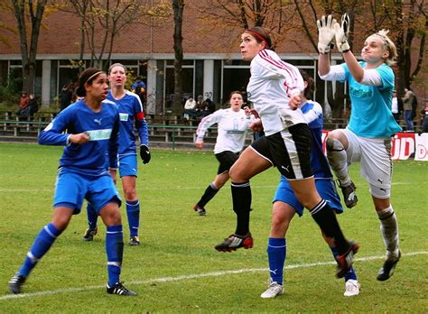 Kalle mit der keule fußballer. Frauen Fussball Witze