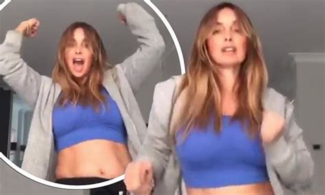 Louise Redknapp 45 Showcases Her Toned Stomach In A Blue Crop Top Daily Mail Online