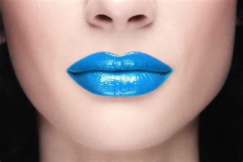 Dare To Wear How To Rock The Blue Lipstick Look