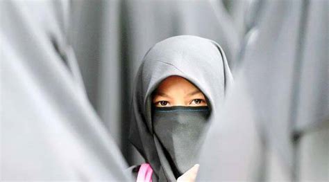 Uk School Offers Uniform Hijabs For Muslim Pupils The Indian Express
