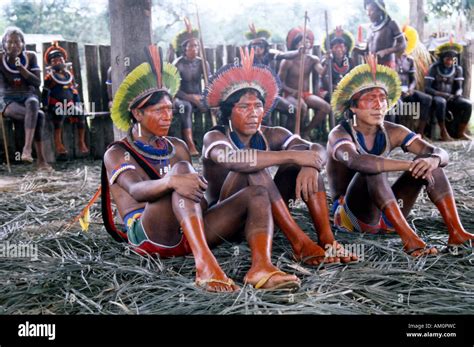 Brasilien Südamerika Amazonas Menschen Jungen Einheimischen Kayapo Indische Männer Mit