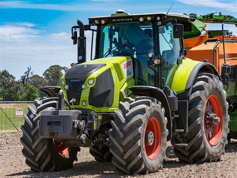 Review Claas Axion 870 Tractor