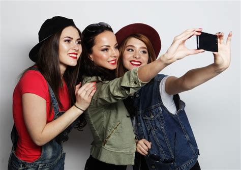 Premium Photo Hipster Girls Best Friends Taking Selfie