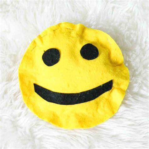 Diy Emoji Pillows Emoji Birthday Craft At Home With Zan