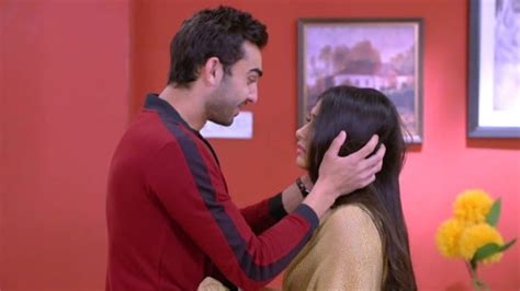 Yeh Hai Mohabbatein Watch Episode Aliya Accepts Yug On Disney