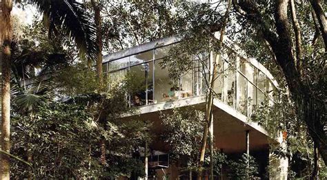 La Casa De Cristal Entre El Cielo Verde De La Arquitecta Lina Bo Bardi