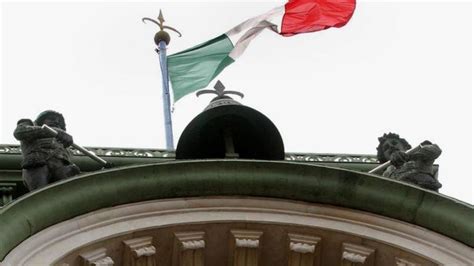 Italijanska Zastava Spet Razdvaja