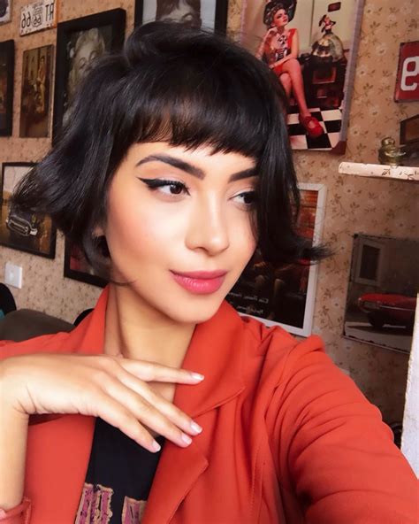 Whats The Buzz About French Girl Hair And How To Wear It Bob