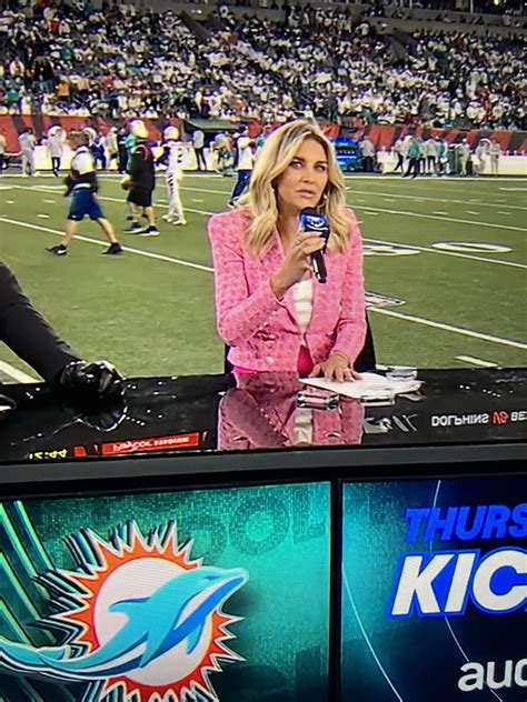 Charissa Thompson on Thursday Night Football - 09/29/22 : r/hot_reporters