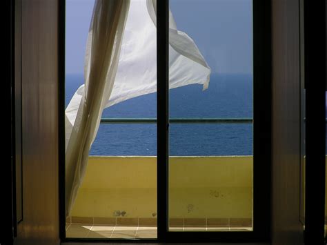 Gambar : laut, air, cahaya, Arsitektur, putih, kaca, liburan, refleksi