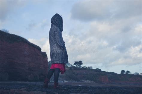 9007 Cliff Walking Woman Stock Photos Free And Royalty Free Stock
