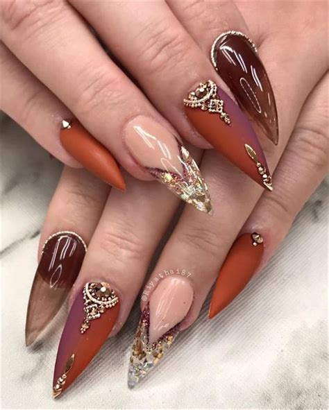 Pin By Cecilia On Arte De Uñas Stiletto Nails Designs Gold Nail