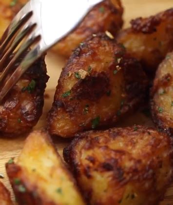 Best roasted potatoes and no i'm not kidding. The Best Crispy Roast Potatoes Ever Recipe - Idea Delicious