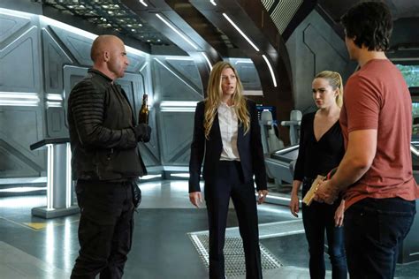 Legends Of Tomorrow Review Legends Of To Meow Meow Season 4 Episode 8