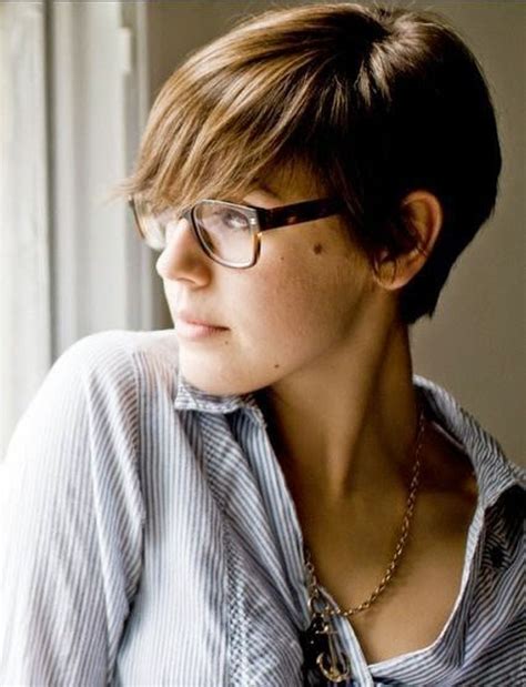 Short Hair Pixie Cut Hairstyle With Glasses Ideas 8