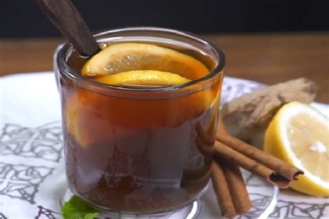 Madu lemon teh jar, jeruk madu, lebah madu, gelas, makanan png. Yuk, Bikin Teh Jahe Lemon yang Cocok untuk Hangatkan Tubuh saat...