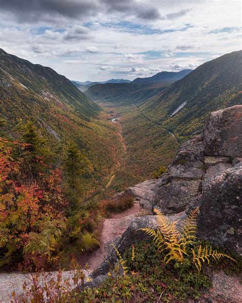 Fall Colors Looking Through Crawford Notch A Dramatic Mountain Pass
