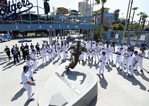 Dave Roberts Los Angeles Dodgers Celebrate Jackie Robinson Sportscity Com