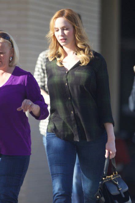 Christina Hendricks Over Sized Tits Putting The Pressure On Her Buttons Foto Pornô Eporner