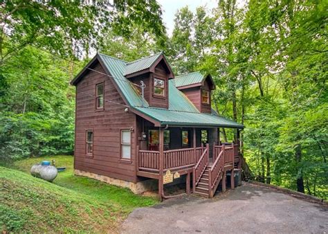 Need to find a pet friendly vacation rental in kentucky? 1 Bedroom Gatlinburg Cabin with Fishing Pond access and ...