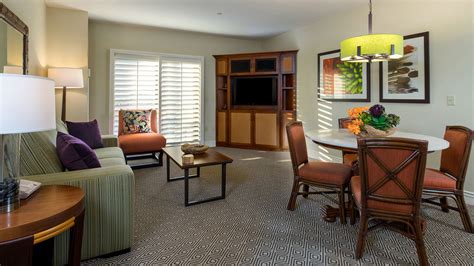 The hotel that has the most 2 bedroom suites is caesars palace. 2 Bedroom Suites in Las Vegas - Royal Tahitian | Tahiti ...