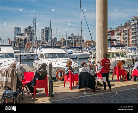 Al Fresco Dining On Waterfront At Ipswich Suffolk UK Stock Photo Alamy