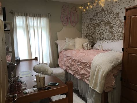 Emmy S Dorm Room At Northwest Quad C Dorm Comforter And Fuzzy Rugs