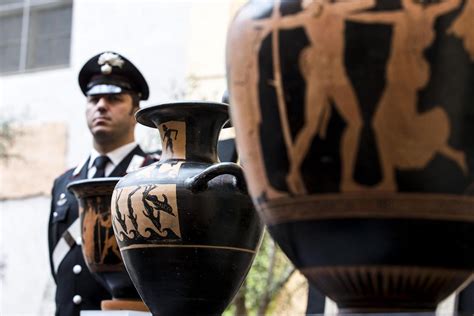 25 Looted Artifacts Return To Italy The New York Times