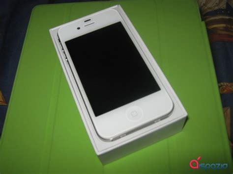 Apples White Iphone 4 Receives A Proper Unboxing Treatment