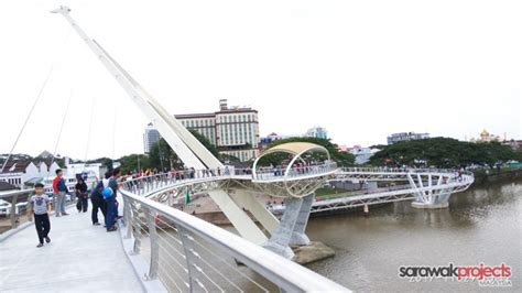 Darul hana bridge kuching sarawak. Darul Hana S-Shaped Bridge at Waterfront Kuching, Sarawak ...