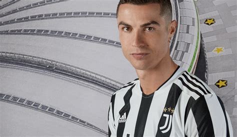 Want to know its price? GALLERY | THE NEW HOME JERSEY 2021/22 - Juventus