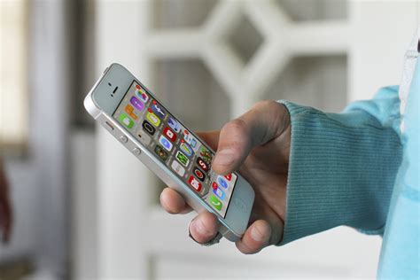 무료 이미지 아이폰 스마트 폰 변하기 쉬운 손 화면 과학 기술 간단한 기계 장치 휴대 전화 상표 생성물