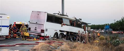 5 Killed After Bus Collides With Pole On California Highway Abc News