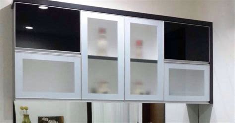 Selain kitchen set, anda pasti membutuhkan sebuah lemari pajangan di dapur atau ruang makan anda. Pantry minimalis Bsd city - Furniture minimalis tangerang ...