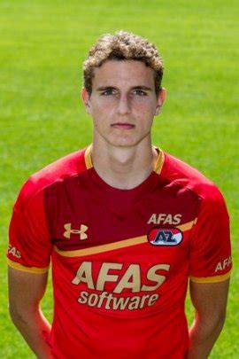 Guus til of az alkmaar receives a yellow card from referee jeroen manschot during the dutch eredivisie match between heracles almelo v az alkmaar at. Guus Til / Néerlandais / Milieu / AZ Alkmaar - SO FOOT.com